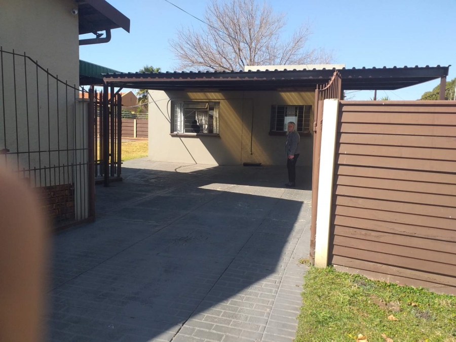 3 Bedroom Property for Sale in Verwoerdpark Gauteng