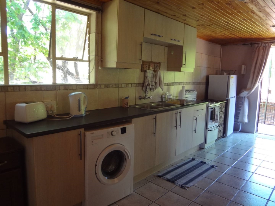 To Let 1 Bedroom Property for Rent in Douglasdale Gauteng
