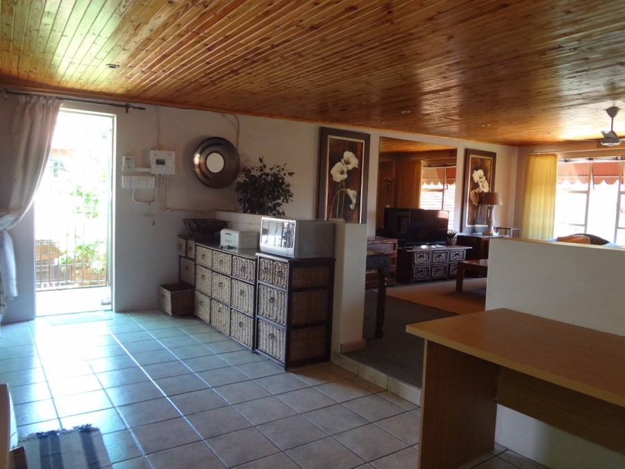 To Let 1 Bedroom Property for Rent in Douglasdale Gauteng