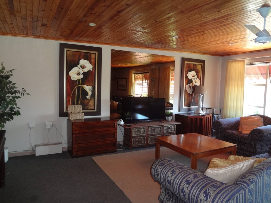 To Let 1 Bedroom Property for Rent in Douglasdale Gauteng