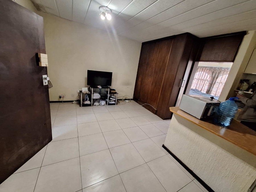 1 Bedroom Property for Sale in Roodepoort Gauteng