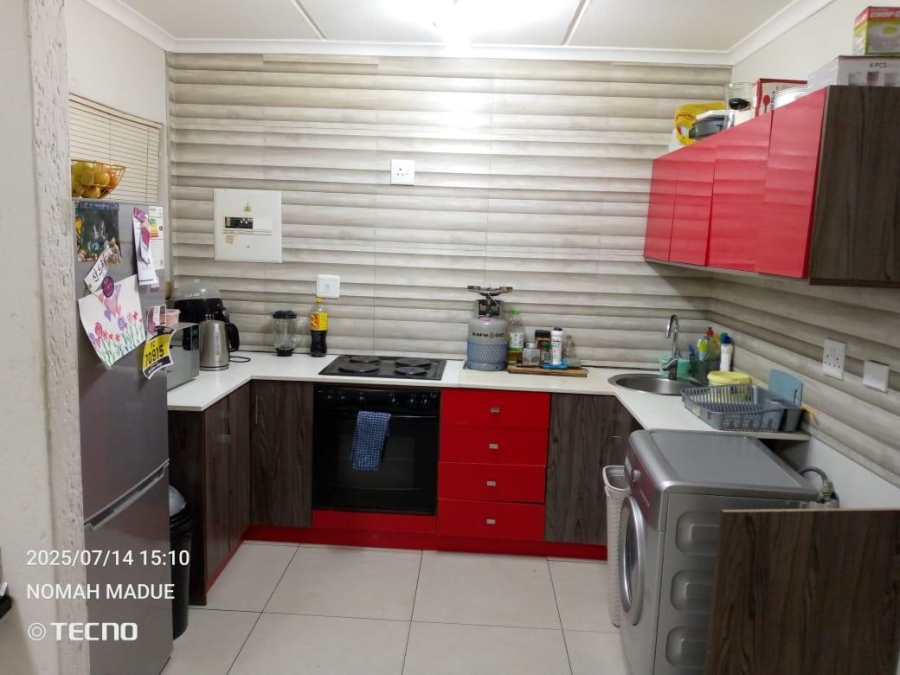To Let 1 Bedroom Property for Rent in Benmore Gardens Gauteng