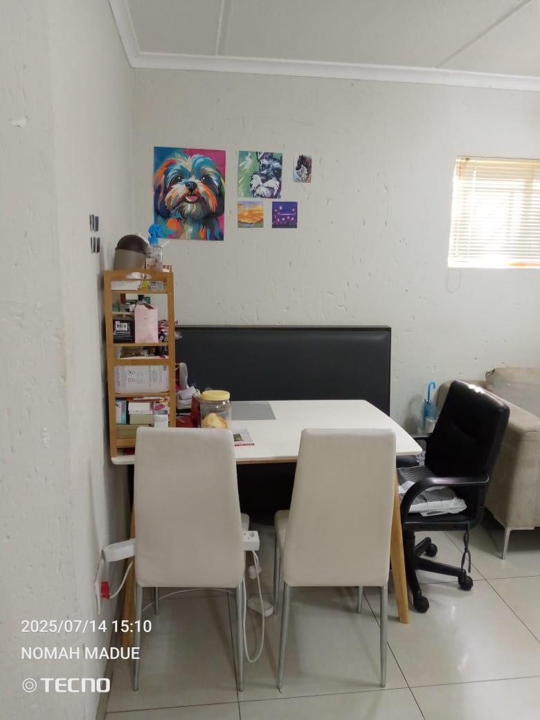To Let 1 Bedroom Property for Rent in Benmore Gardens Gauteng