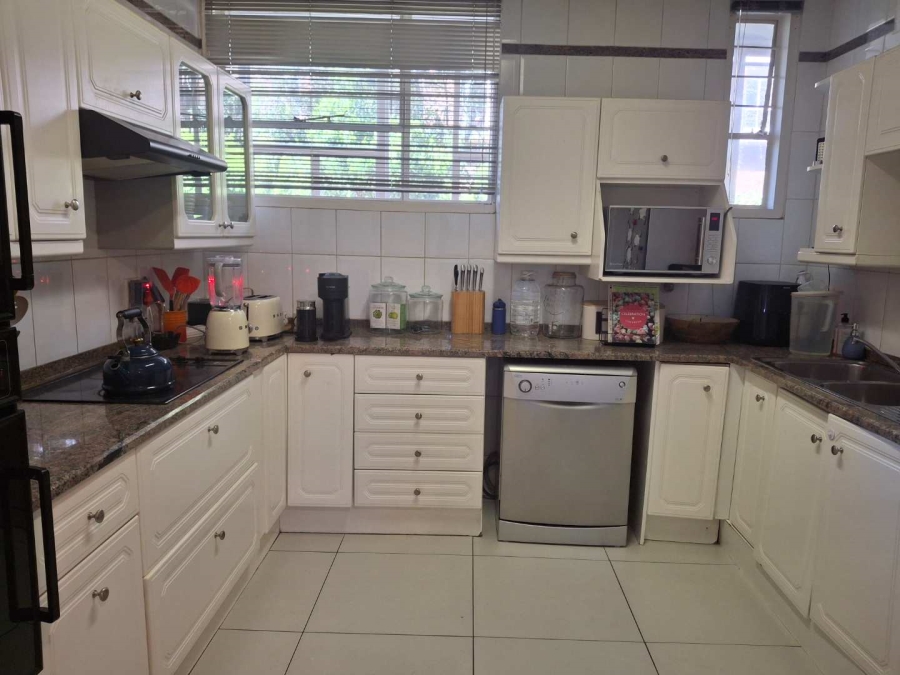 To Let 3 Bedroom Property for Rent in Benmore Gardens Gauteng