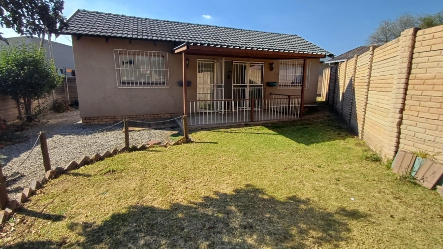3 Bedroom Property for Sale in Albertsdal Gauteng