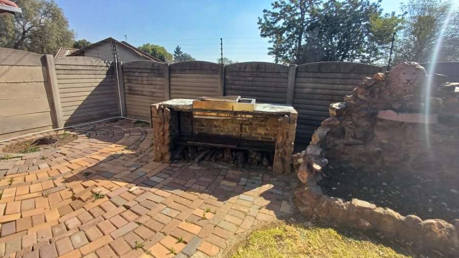 3 Bedroom Property for Sale in Albertsdal Gauteng