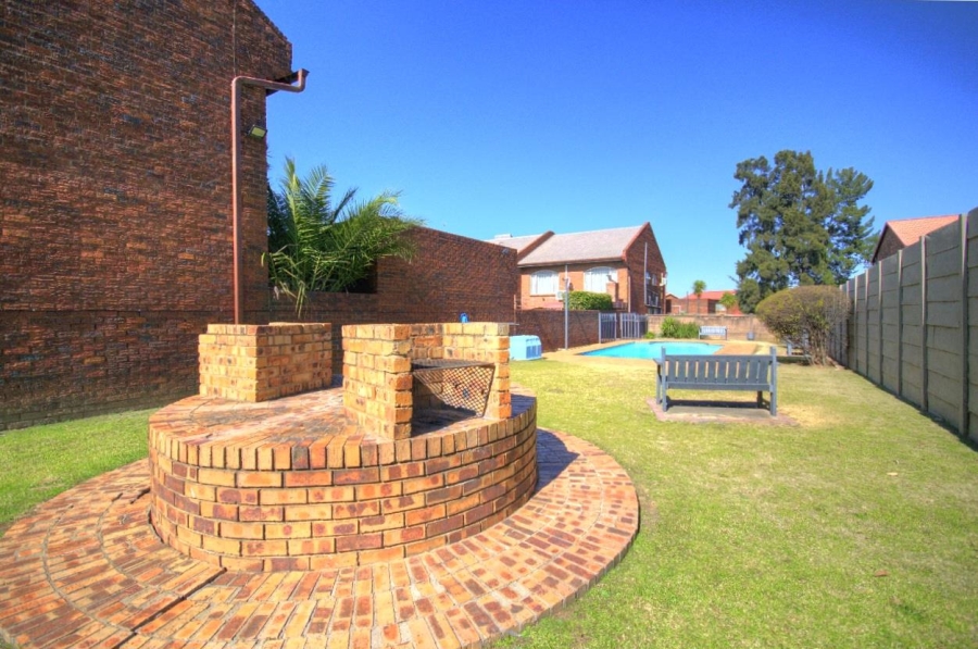 To Let 3 Bedroom Property for Rent in Brackenhurst Gauteng