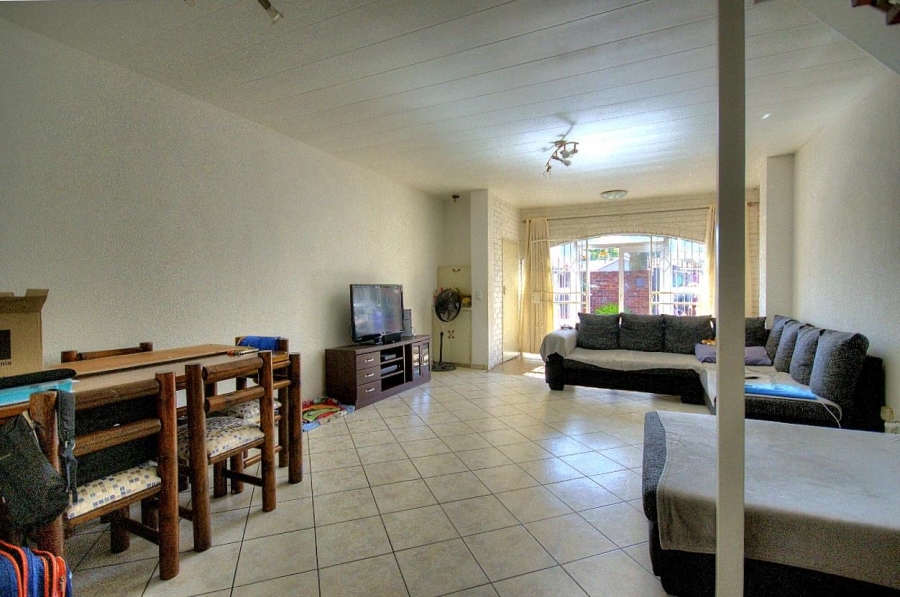 To Let 3 Bedroom Property for Rent in Brackenhurst Gauteng
