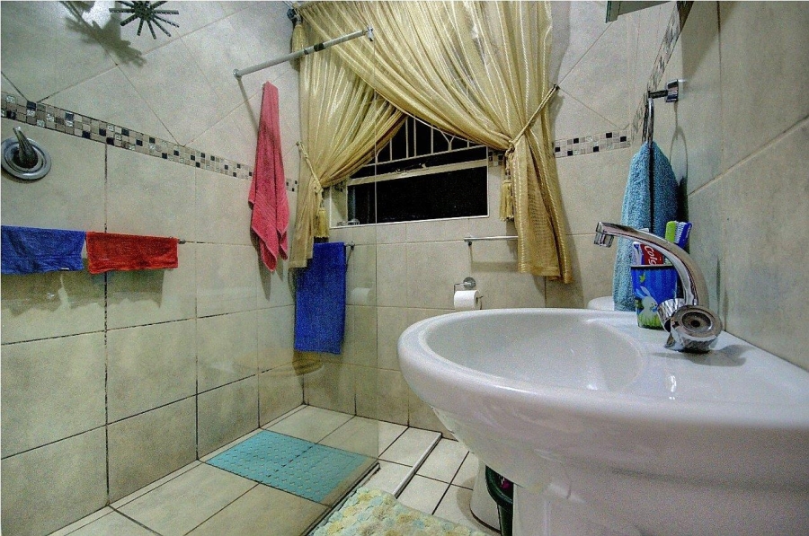 To Let 3 Bedroom Property for Rent in Brackenhurst Gauteng