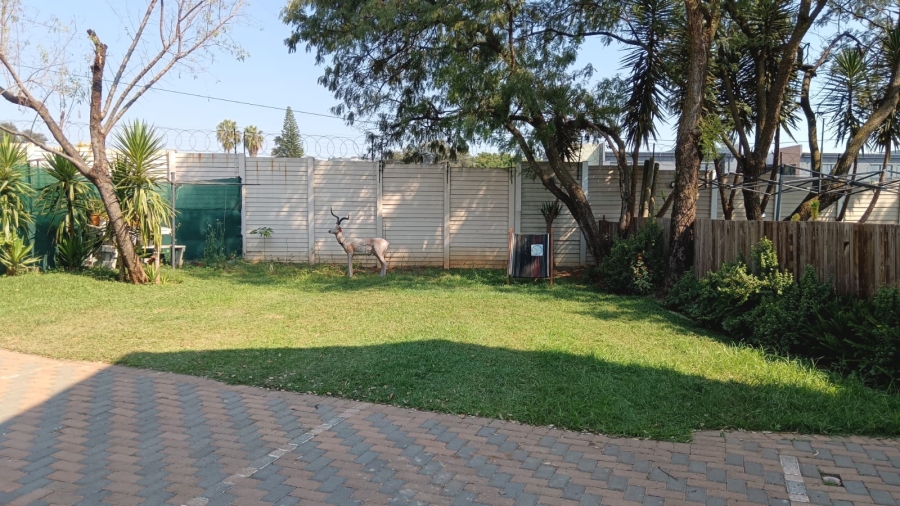 To Let 2 Bedroom Property for Rent in Garsfontein Gauteng