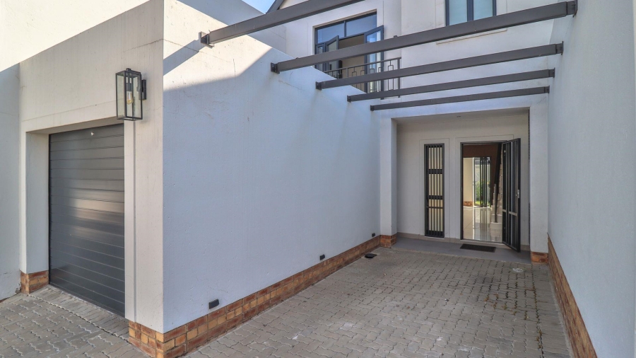 To Let 2 Bedroom Property for Rent in Bryanston Gauteng