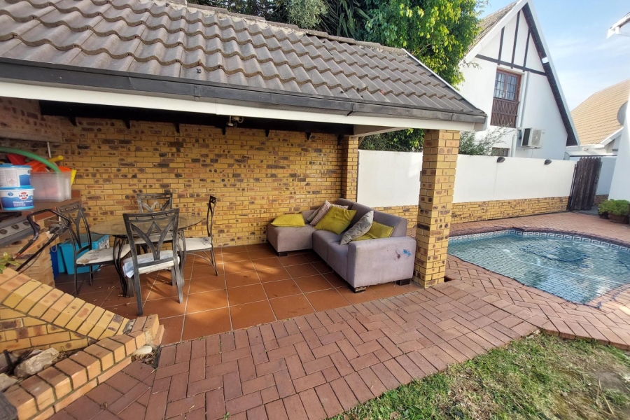 To Let 4 Bedroom Property for Rent in Barbeque Downs Gauteng