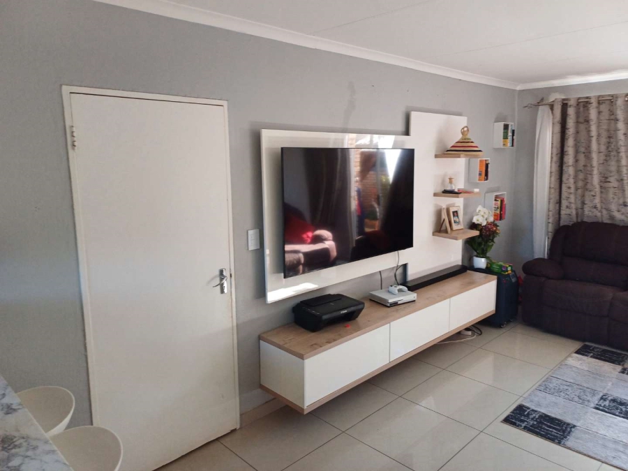To Let 2 Bedroom Property for Rent in Wilgeheuwel Gauteng
