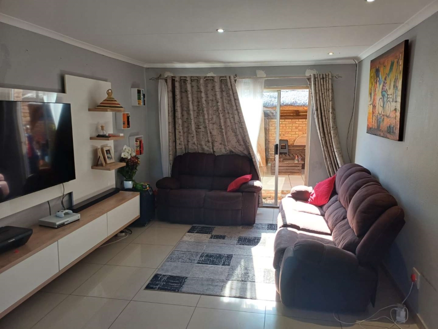 To Let 2 Bedroom Property for Rent in Wilgeheuwel Gauteng