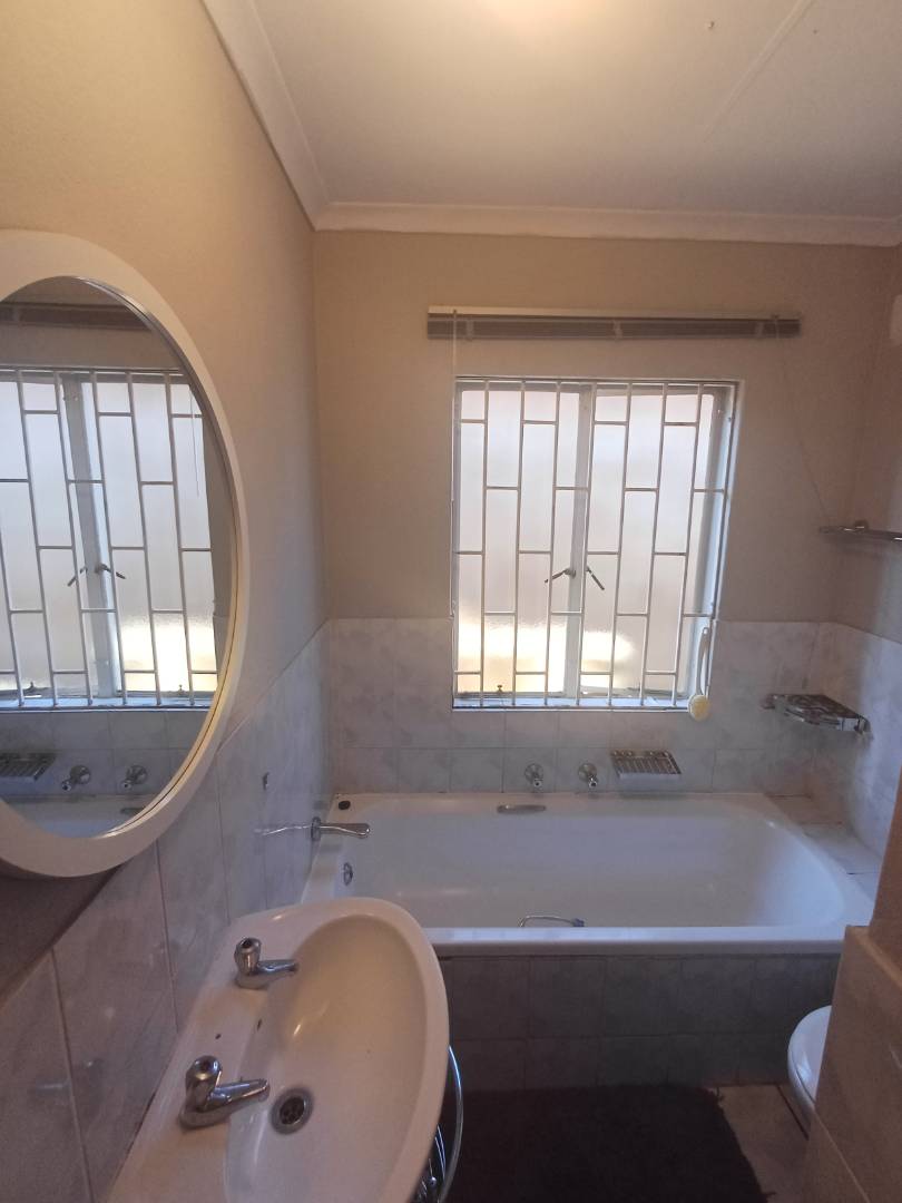 To Let 2 Bedroom Property for Rent in Wilgeheuwel Gauteng