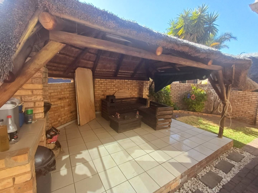 To Let 2 Bedroom Property for Rent in Wilgeheuwel Gauteng
