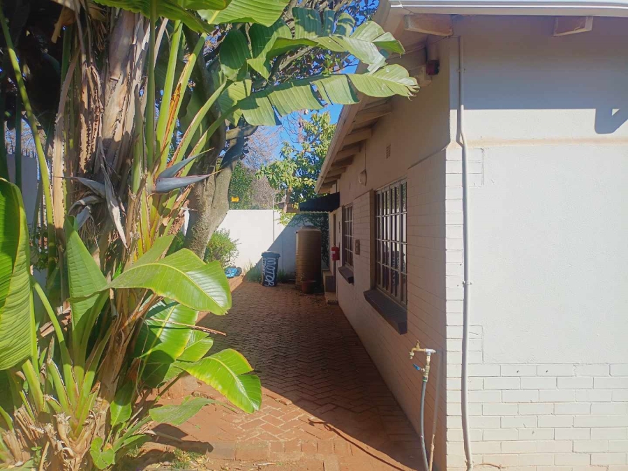 5 Bedroom Property for Sale in Westdene Gauteng