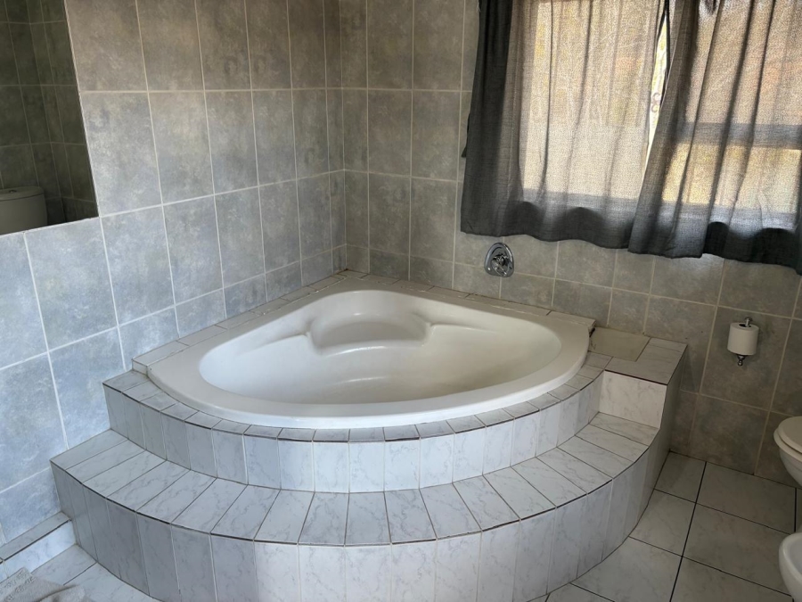 5 Bedroom Property for Sale in Woodmead Gauteng