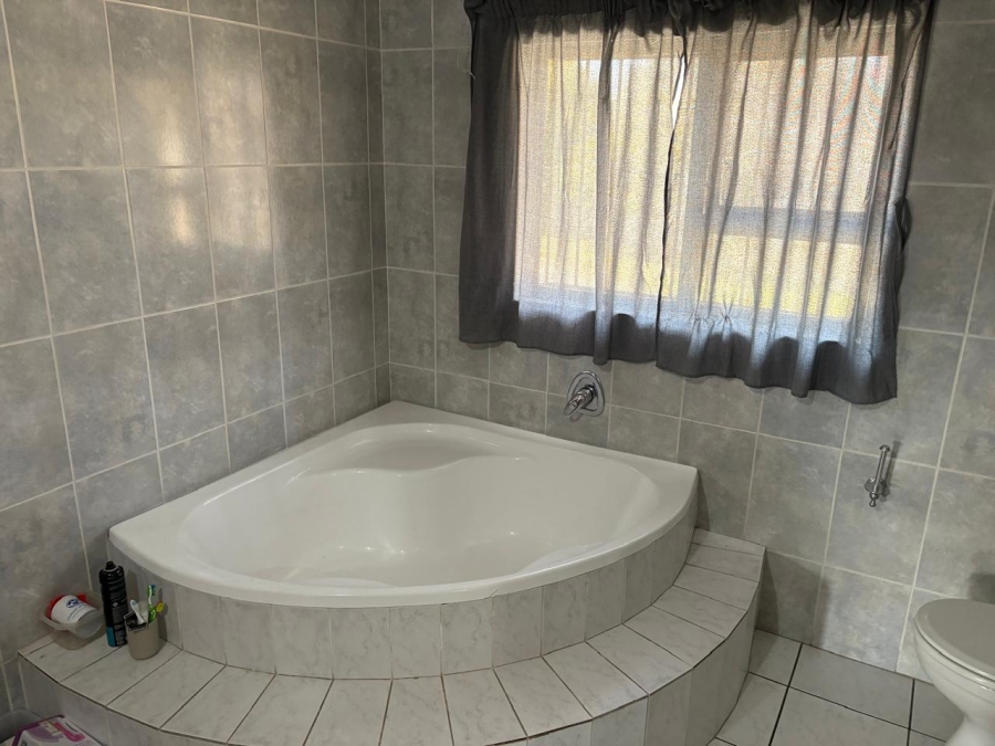 5 Bedroom Property for Sale in Woodmead Gauteng