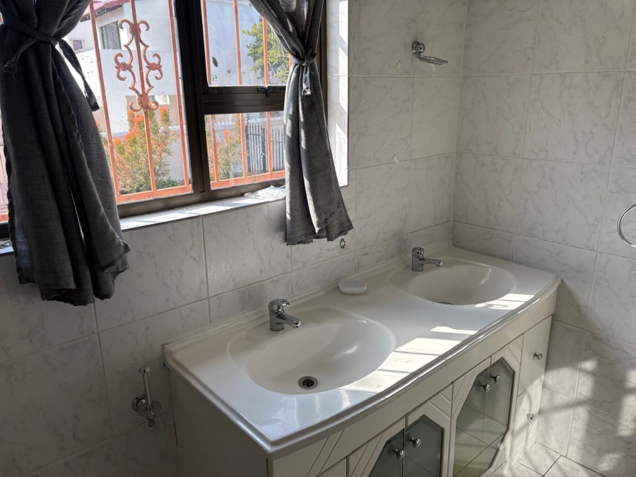 5 Bedroom Property for Sale in Woodmead Gauteng