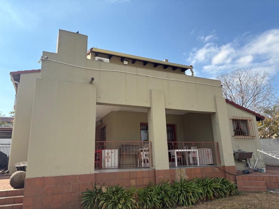 5 Bedroom Property for Sale in Woodmead Gauteng