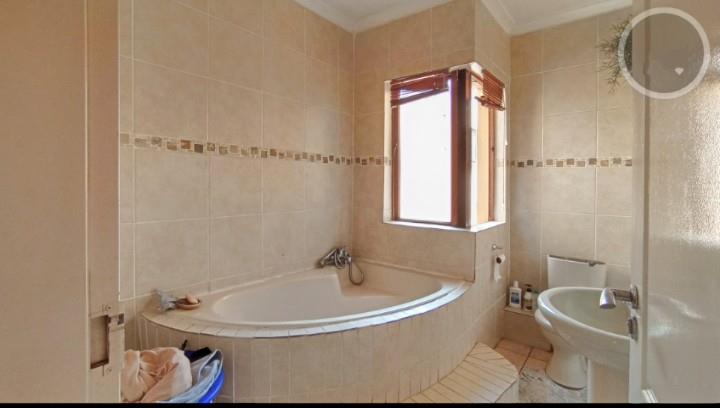 2 Bedroom Property for Sale in Mondeor Gauteng