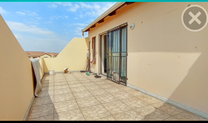 2 Bedroom Property for Sale in Mondeor Gauteng