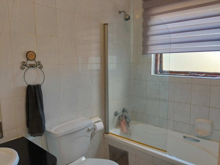 2 Bedroom Property for Sale in New Market Gauteng