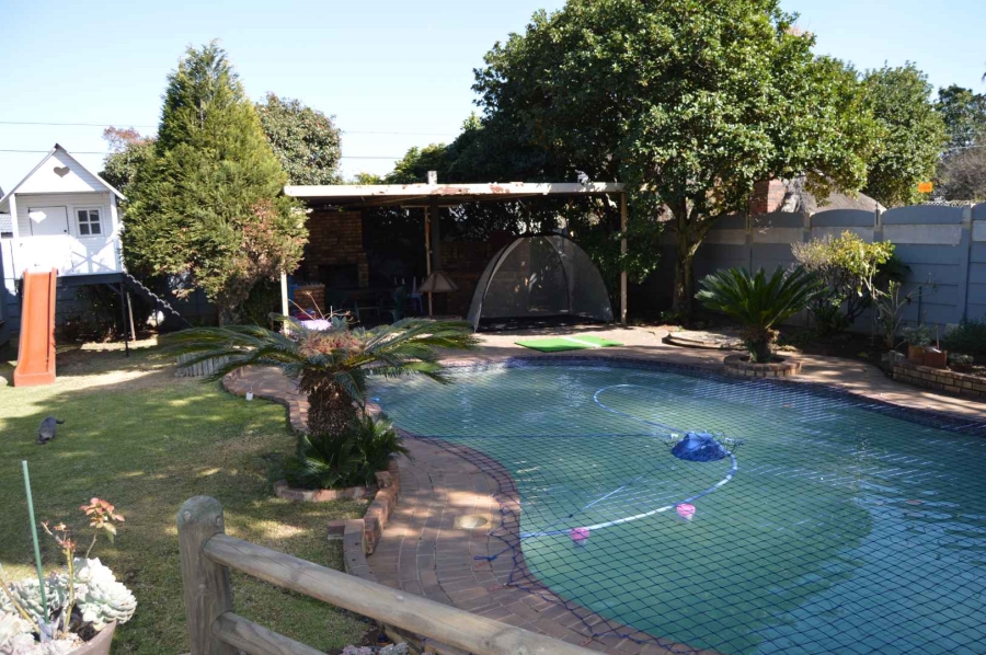 4 Bedroom Property for Sale in Brackendowns Gauteng