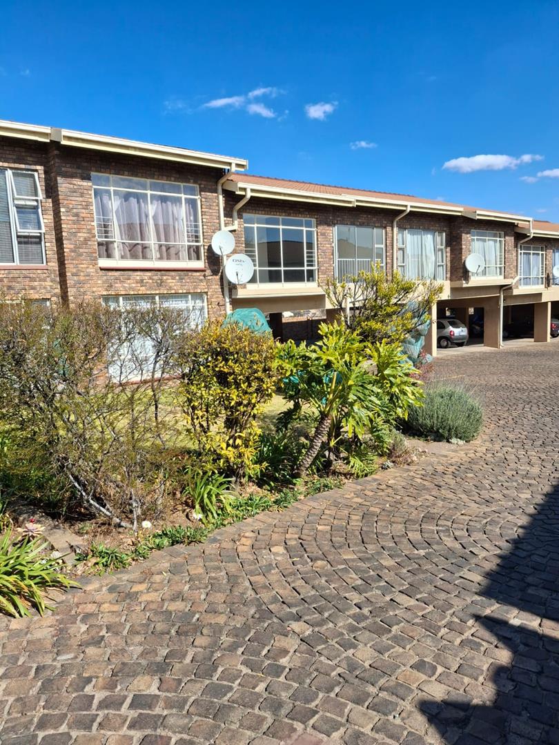 2 Bedroom Property for Sale in Brackendowns Gauteng