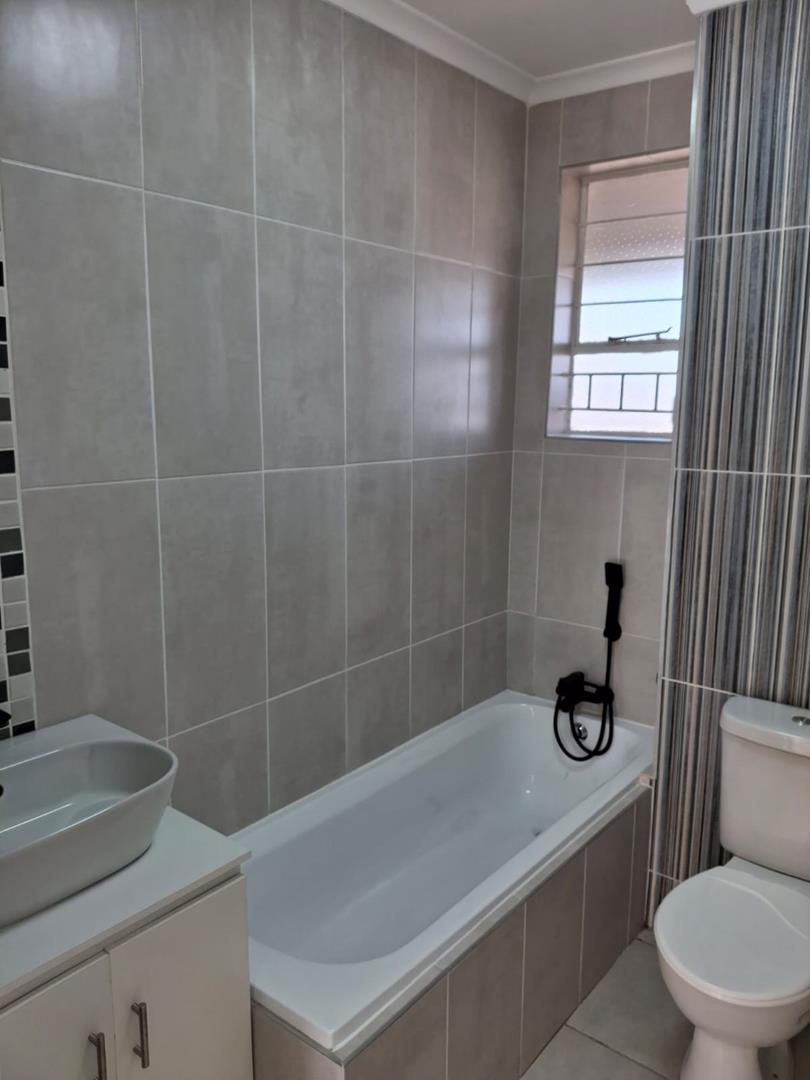 2 Bedroom Property for Sale in Brackendowns Gauteng