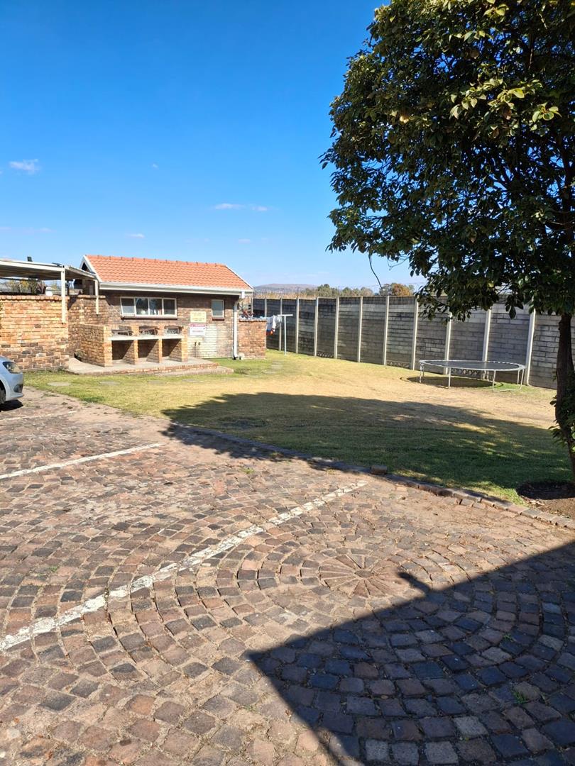 2 Bedroom Property for Sale in Brackendowns Gauteng