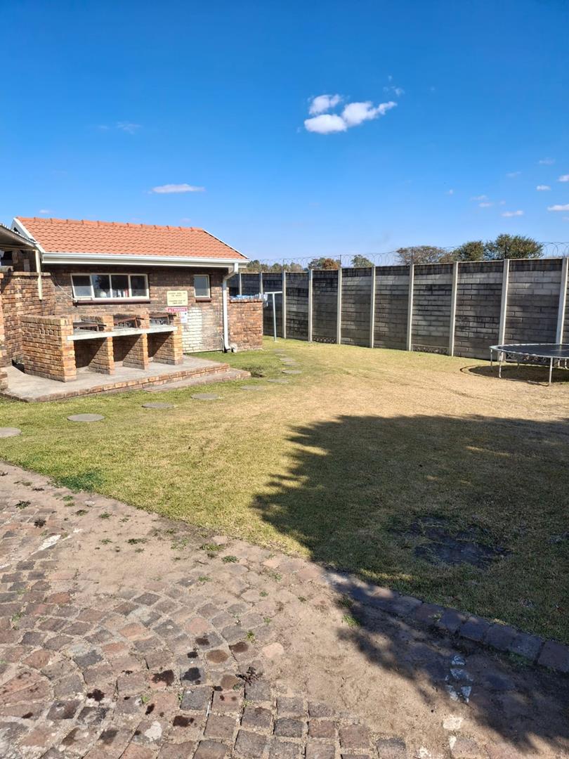 2 Bedroom Property for Sale in Brackendowns Gauteng