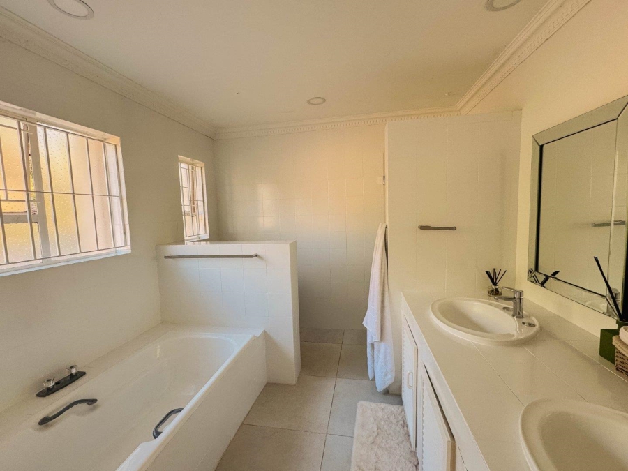 3 Bedroom Property for Sale in Waterkloof Ridge Gauteng