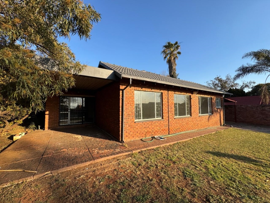 To Let 3 Bedroom Property for Rent in Elardus Park Gauteng