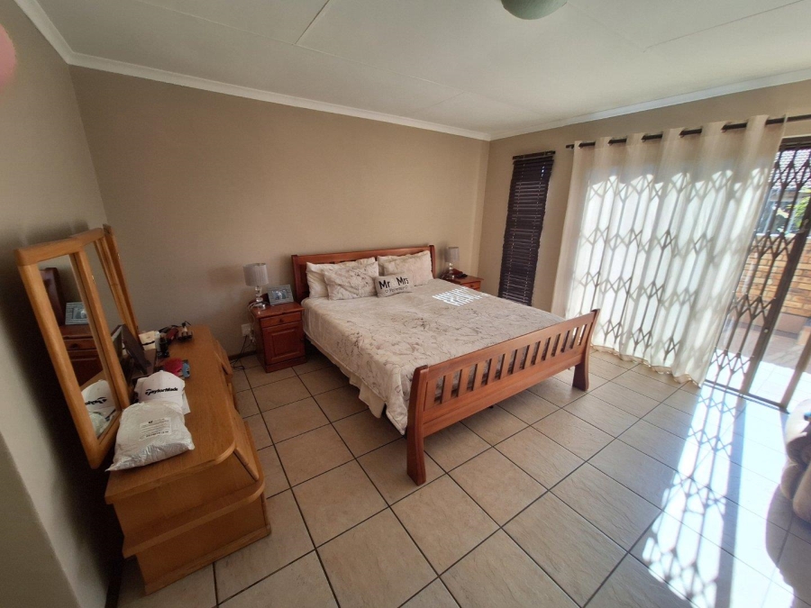 To Let 3 Bedroom Property for Rent in Weltevreden Park Gauteng