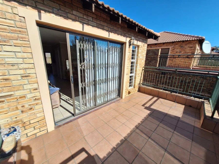 To Let 3 Bedroom Property for Rent in Weltevreden Park Gauteng