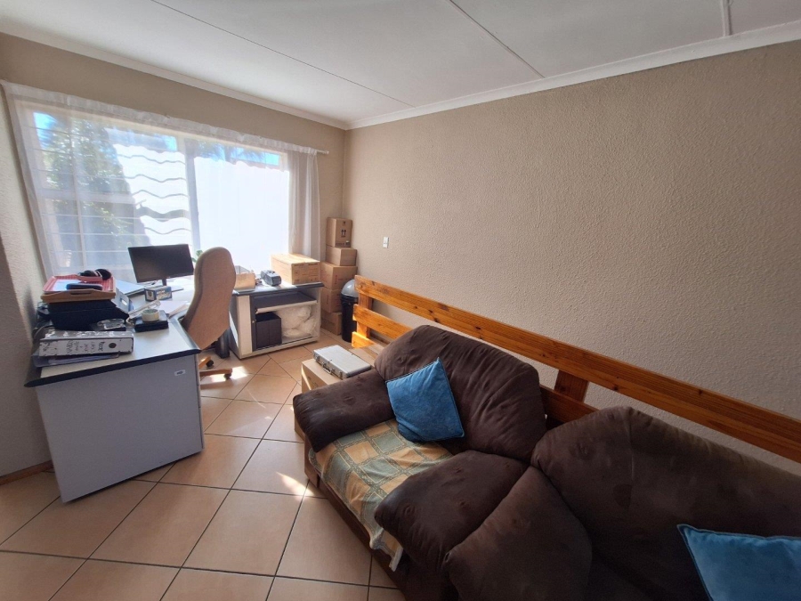 To Let 3 Bedroom Property for Rent in Weltevreden Park Gauteng