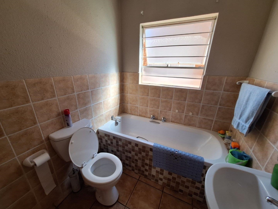 To Let 3 Bedroom Property for Rent in Weltevreden Park Gauteng