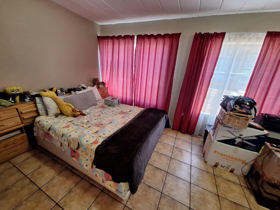 To Let 3 Bedroom Property for Rent in Weltevreden Park Gauteng