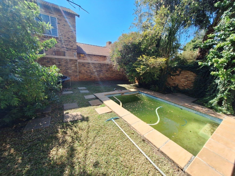 To Let 3 Bedroom Property for Rent in Weltevreden Park Gauteng