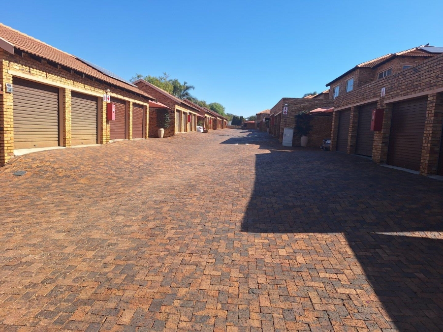 To Let 3 Bedroom Property for Rent in Weltevreden Park Gauteng