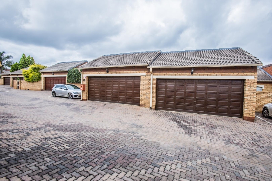 To Let 2 Bedroom Property for Rent in Equestria Gauteng