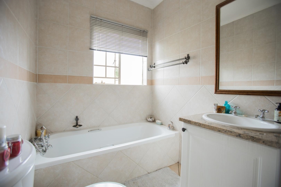 To Let 2 Bedroom Property for Rent in Equestria Gauteng