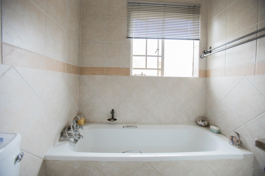 To Let 2 Bedroom Property for Rent in Equestria Gauteng