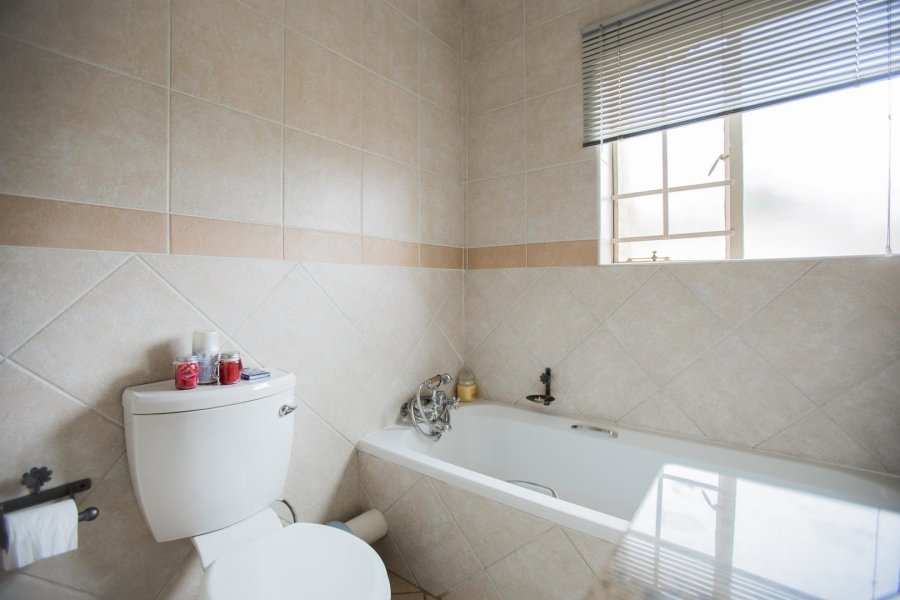 To Let 2 Bedroom Property for Rent in Equestria Gauteng