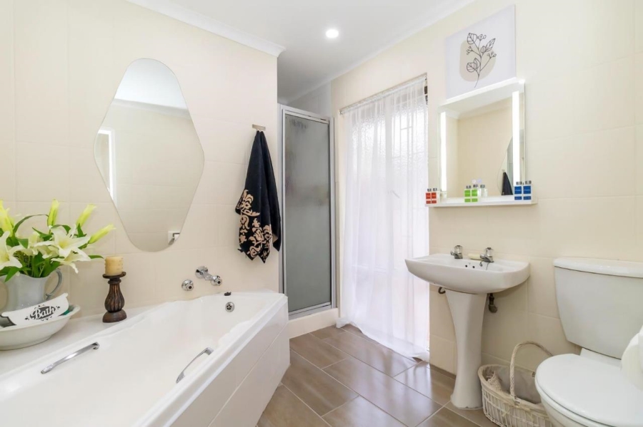 3 Bedroom Property for Sale in Wilgeheuwel Gauteng
