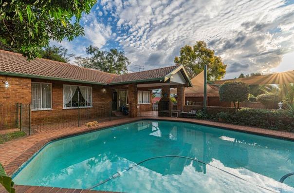 3 Bedroom Property for Sale in Wilgeheuwel Gauteng
