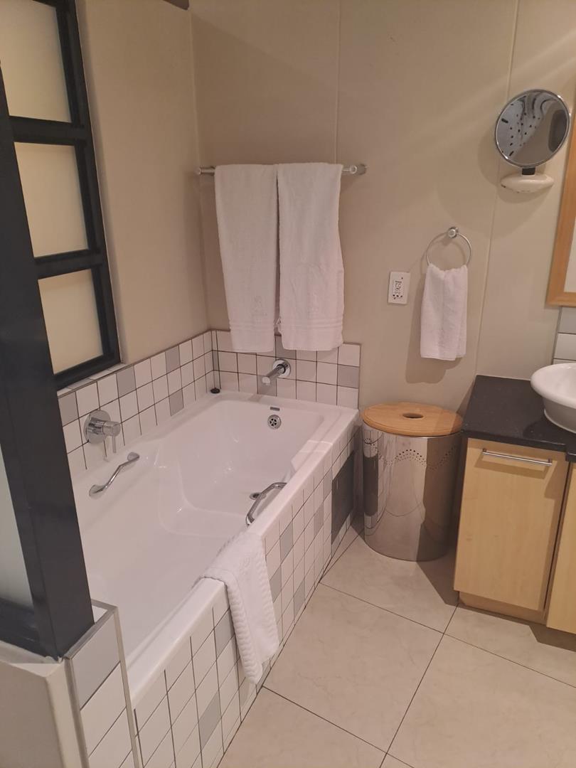 To Let 2 Bedroom Property for Rent in Benmore Gardens Gauteng