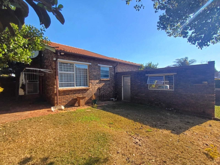 To Let 2 Bedroom Property for Rent in Weltevreden A H Gauteng